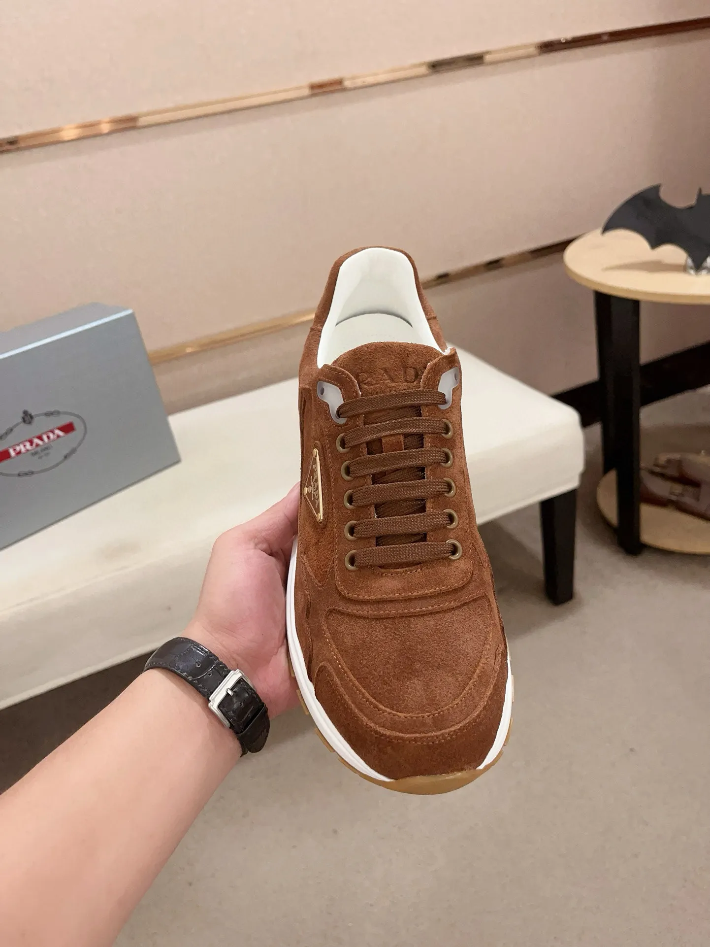Men's shoes 💰 580💰 ✔️✔️✔️High-quality new PRADA counters are launched simultaneously. The new men's shoes and 😘 fabrics are made of selected first-layer cowhide with superb craftsmanship. Lining: Full cowhide lining. 👍🏿 High-end ☄️ air-cushion molded anti-slip rubber outsole, exquisite lines, simple and elegant, comfortable and high-end for leisure travel. Code number: 38 to 45 (can be customized to 46 to 47, non-refundable)